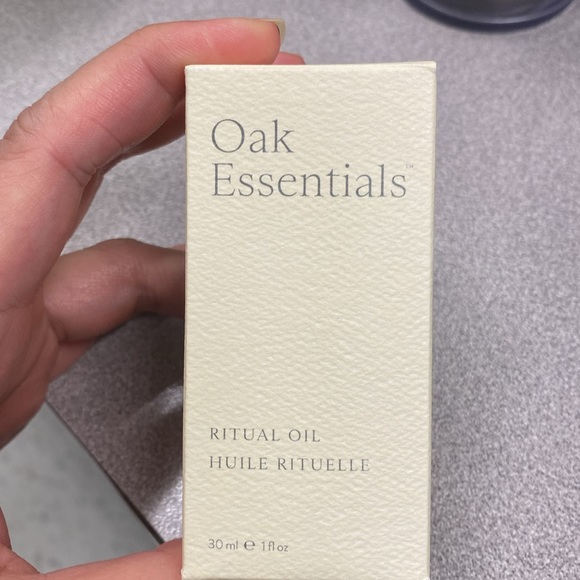 Oak Essentials Ritual Oil - Picture 3 of 4